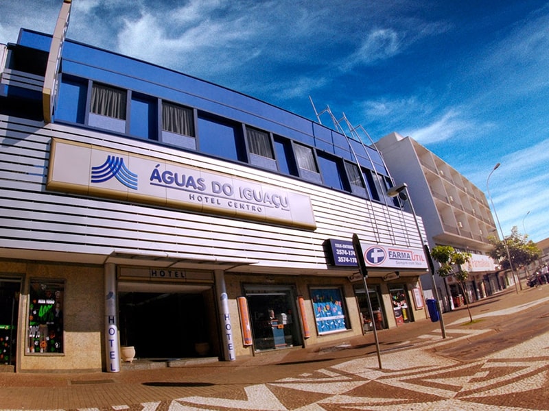 Fachada do Hotel Águas do Iguaçu, localizado no centro de Foz do Iguaçu.